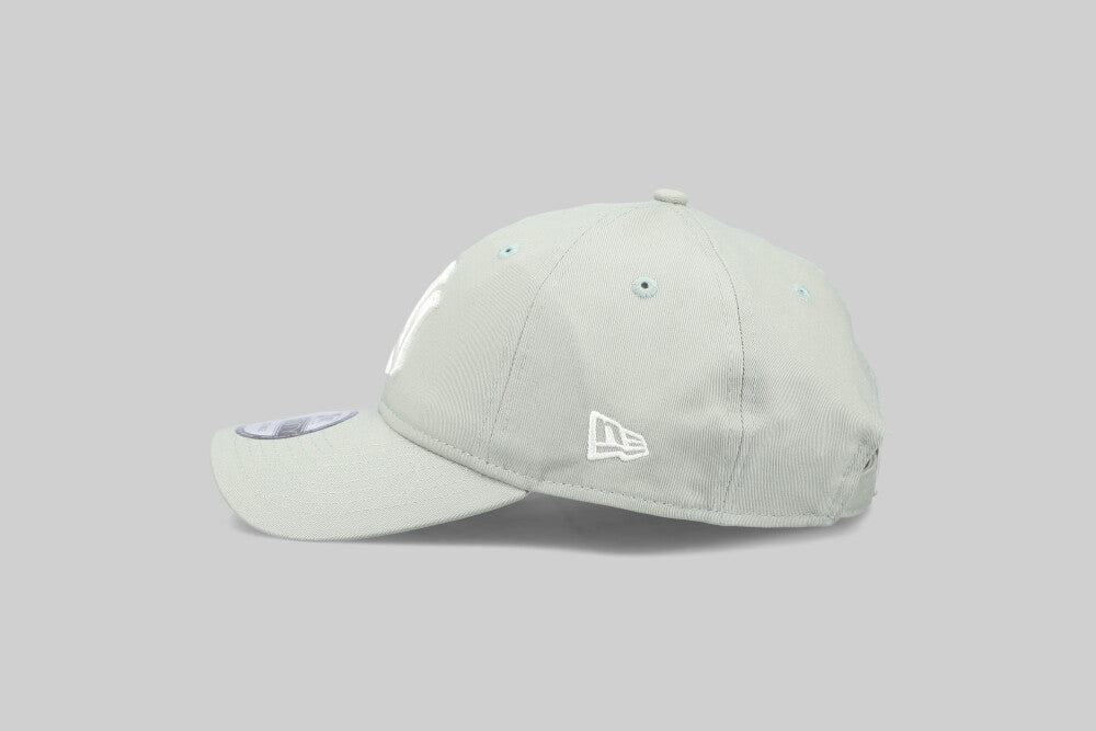 New York Yankees MLB League Essentials 9TWenty Strapback Cap